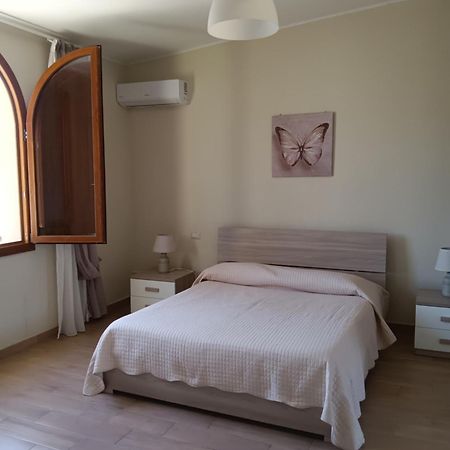 Luminoso Appartamento Con Terrazza......C.U......Q2483 Sìnnai المظهر الخارجي الصورة