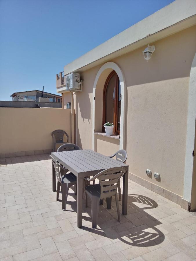 Luminoso Appartamento Con Terrazza......C.U......Q2483 Sìnnai المظهر الخارجي الصورة